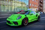 lizard-green-2019-porsche-911-gt3-stops-traffic-in-prague1.jpg