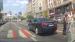 ВКиеведоставщикGlovoнамопедепослеДТПразбилстеклоVolkswagenи[...].mp4