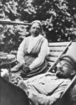 800px-KrupskayaYLenin1922PorMariaUlyanova.jpg