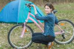 39795363-brunette-girl-sitting-near-pink-bike-during-her-bi[...].jpg