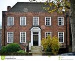 traditional-english-house-london-uk-30922772.jpg