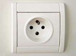 200px-French-power-socket.jpg