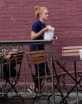 annasophia-robb-out-in-nyc-17.jpg