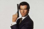 Pierce-Brosnan-as-James-Bond-007-in-the-film-Goldeneye-pose[...].jpg