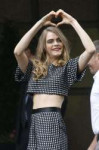 Cara-Delevingne:-Greeting-fans-outside-her-hotel--01.jpg