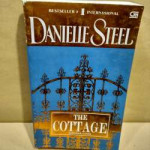 NOVELDANIELLESTEELTHECOTTAGESANGKARCINTA.jpg