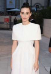 rooney-mara-on-red-carpet-joker-screening-at-the-76th-venic[...].jpg