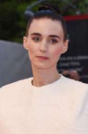 rooney-mara-on-red-carpet-joker-screening-at-the-76th-venic[...].jpg