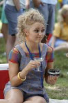 AnnaSophia+Robb+Lindsey+Gort+set+up+picnic+PFi9NLJ2O9sx.jpg