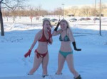 90490bikinisinthesnow3122419lo.jpg