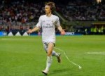 19.-Modric-e1476790794245.jpg