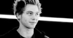 luke-hemmings-gif-3.gif