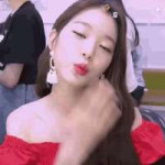 wonyoung-kiss-wonyoung-iconic.gif