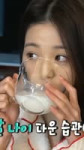 Wonyoung drinking milk #wonyoung#ive#izone.mov