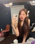 231130-Sihyeon-Instagram-Update-with-EVERGLOW-documents-6.jpeg