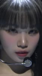 Chaewon cuts her hair on stage.mp4