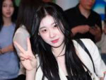 240605-ITZY-Chaeryeong-at-Incheon-International-Airport-documents-3.jpeg