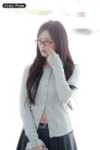 240907-New-Jeans-Hanni-at-Incheon-International-Airport-documents-3.jpeg