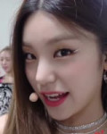 저 네일 했어요 형광색! 예지 ITZY.mp4