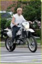 ryan-gosling-motorcycle-pines-04.JPG