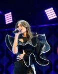 hailee-steinfeld-at-106.1-kiss-fm-s-jingle-ball-2017-in-dal[...]