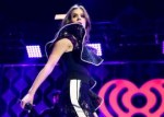 hailee-steinfeld-at-106.1-kiss-fm-s-jingle-ball-2017-in-dal[...]