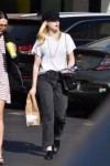 elle-fanning-out-for-lunch-at-burger-lounge-in-van-nuys-11-[...]