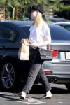 elle-fanning-out-for-lunch-at-burger-lounge-in-van-nuys-11-[...]