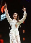 hailee-steinfeld-performs-at-wild-94.9-s-fm-s-jingle-ball-i[...]