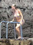 Gwyneth-Paltrow-bikini-italy-018