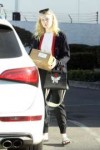 elle-fanning-leaves-a-ups-store-in-studio-city-12-29-2017-7.jpg