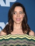 aubrey-plaza-at-starwalk-panel-at-2018-winter-tca-tour-in-p[...].jpg