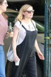 pregnant-kirsten-dunst-out-for-coffee-in-los-angeles-01-25-[...].jpg