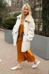 sienna-miller-at-tory-burch-fall-winter-2018-19-show-at-new[...].jpg