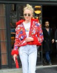 sophie-turner-leaves-her-hotel-in-new-york-02-24-2018-12.jpg