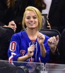 Margot-Robbie-Tom-Ackerley-NY-Rangers-Game.jpg