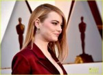 emma-stone-presents-at-oscars-2018-11.jpg