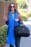 jennifer-love-hewitt-wearing-a-big-blue-scarf-beverly-hills[...].jpg