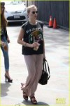 scarlett-johansson-led-zeppelin-shirt-05.jpg