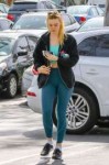 elle-fanning-in-leggings-at-a-gym-session-in-los-angeles-04[...].jpg