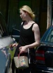 elle-fanning-out-for-lunch-with-friends-in-los-angeles-04-1[...].jpg