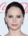 felicity-jones-big-screen-achievement-awards-at-cinemacon-2[...].jpg