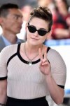 kristen-stewart-arrives-at-martinez-hotel-in-cannes-05-07-2[...].jpg