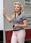 chloe-grace-moretz-in-tight-pants-louis-c.k.-untitled-film-[...].jpg