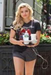 chloe-moretz-sporting-a-casual-look-in-shorts-louis-c.k.-un[...].jpg