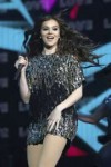 hailee-steinfeld-performs-at-radio-city-music-hall-in-nyc-0[...].jpg