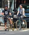 sophie-turner-and-joe-jonas-on-a-bicycle-ride-in-nyc-08-08-[...].jpg