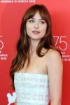 dakota-johnson-suspiria-photocall-at-venice-film-festival-6.jpg