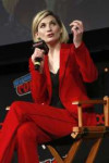 jodie-whittaker-at-doctor-who-panel-at-new-york-comic-con-1[...].jpg