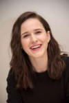 rachel-brosnahan-at-the-marvelous-mrs.-maisel-press-confere[...].jpg